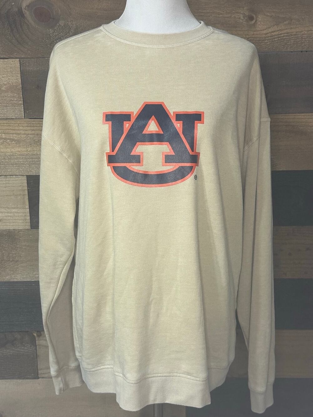 CHICKA-D University of Auburn Women’s Oversized Sweatshirt Size M EUC